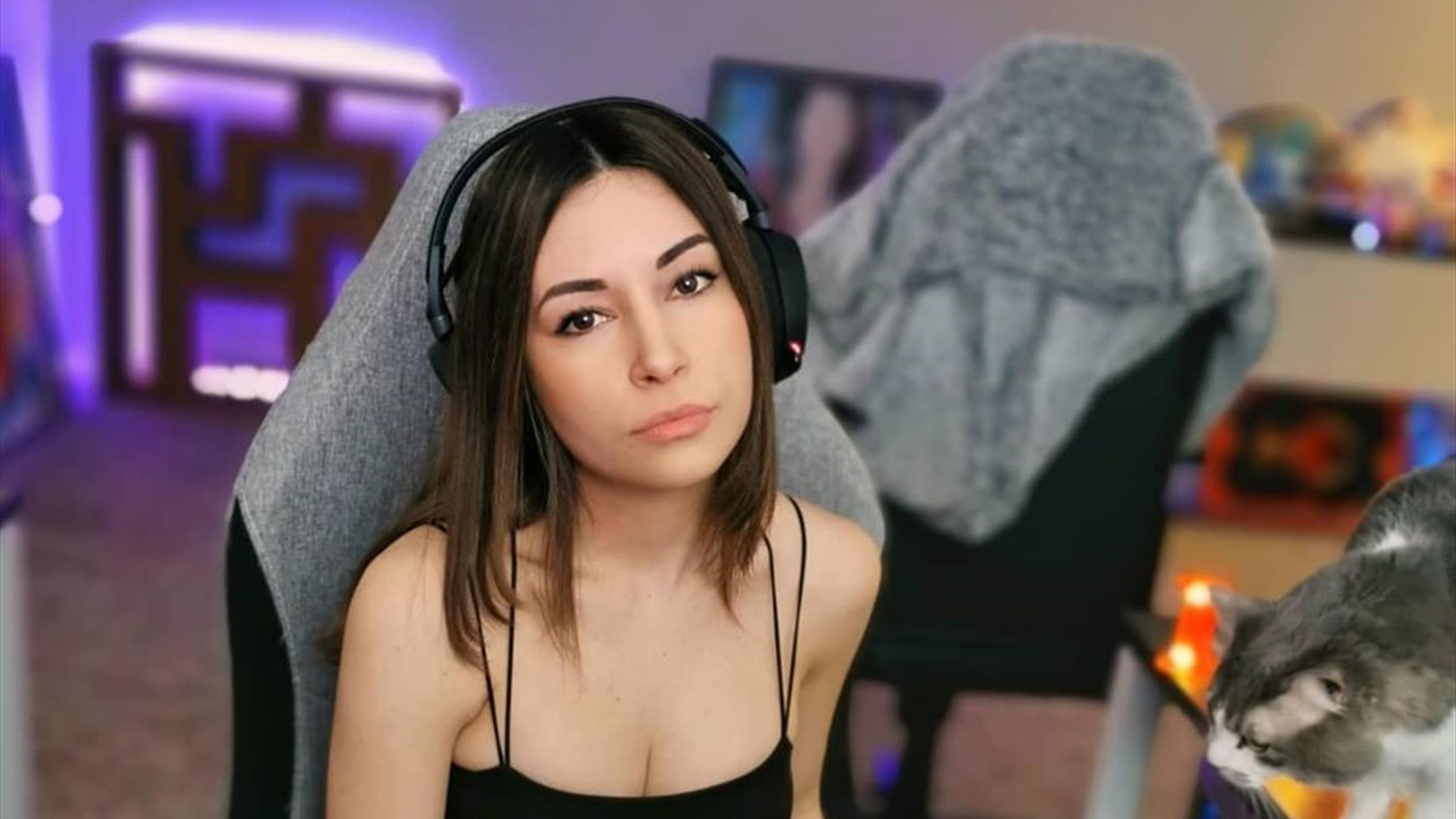 Twitch Streamer Shows Breasts photo 27