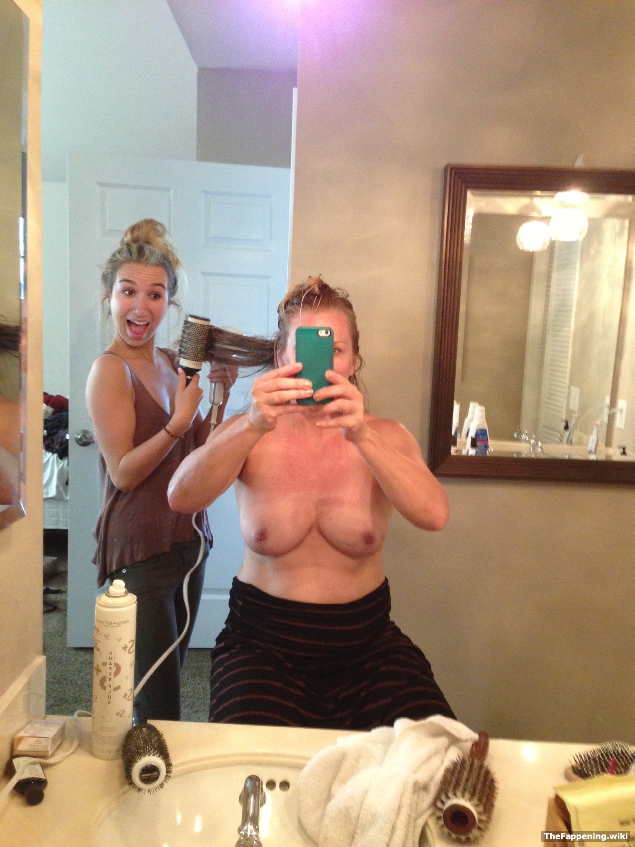 Jenny Mccarthy Nude Leaked photo 28
