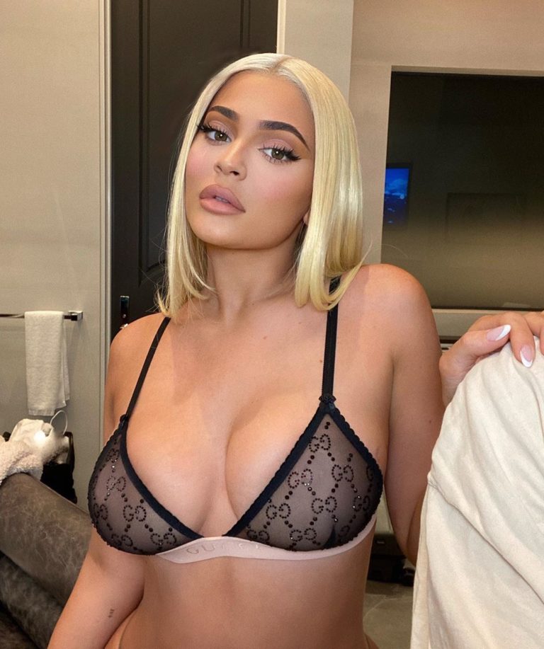 Kylie Jenner Nude Snap photo 23