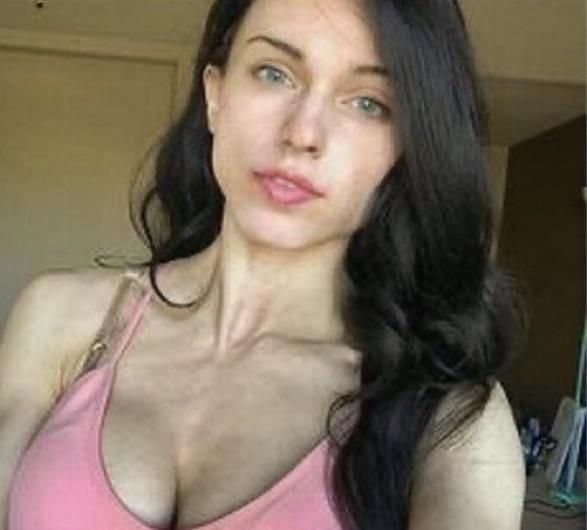 Amouranth Without Makeup photo 10