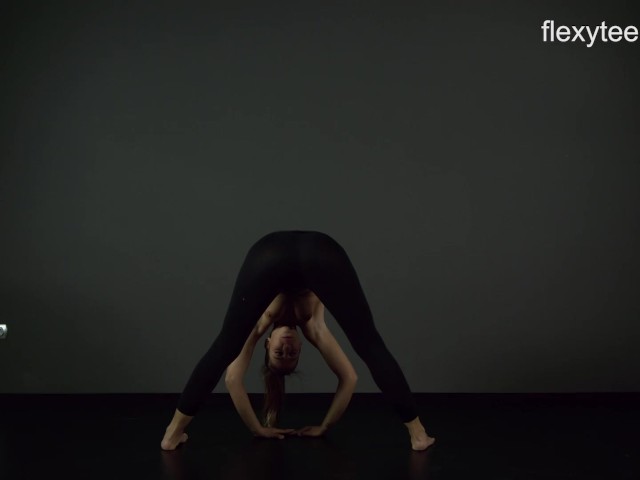 Flexible Nude Videos photo 7