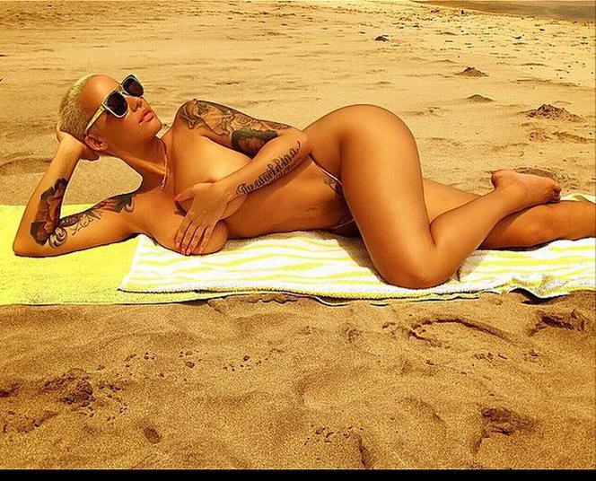 Amber Rose Toples photo 16
