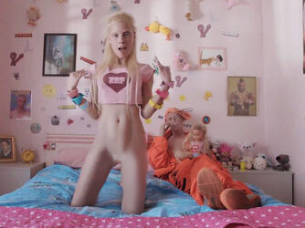 Yolandi Visser Nude Pic photo 8