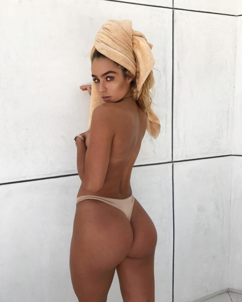 Sommer Ray Topless photo 2