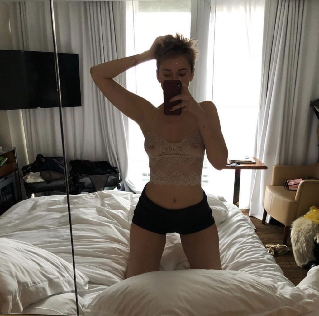 Yesjulz Goddard Nude photo 18